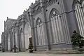 Vue de côté de la basilique.