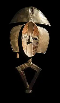 Figure de reliquaire. Kota. Cuivre, H. 57&nbsp;cm. Gabon. 1850-1950