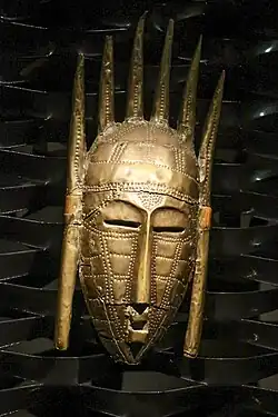 Masque n'domo des Marka. H. 42&nbsp;cm. Bois, laiton. Burkina Faso.1850-1927