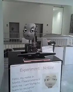 Mertz, joue sur l'expression des yeux et de la bouche.