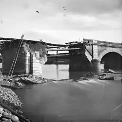 Ruines du pont (ferroviaire) d'Empalot.