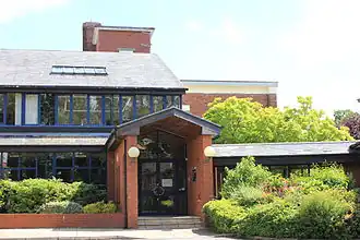 Description de l'image MHSG front entrance.JPG.