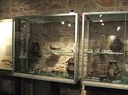 Vitrine du premier étage sur la période villanovienne.