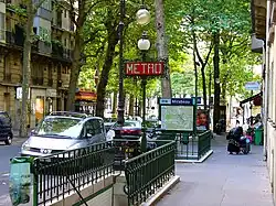 L'accès no&nbsp;2, «&nbsp;Rue Mirabeau&nbsp;».