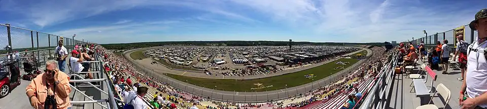Vue panoramique du circuit lors d'une course en 2014