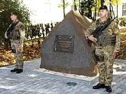 Au commandement des forces.