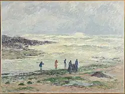 Des pêcheurs ramassent des goëmons sur le littoral, la mer est déchaînée.