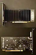 Une carte GeForce GT 1030 de marque MSI (faces avant et arrière).