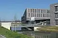 Campus UWCM, pont sur les douves
