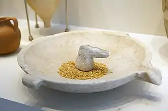 Petit bol de nourriture, provenant d'une ancienne maison (fin du IVe au Ier&nbsp;siècle&nbsp;av. J.-C.)