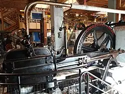 Machine à vapeur datant de 1896, utilisée pour faire fonctionner les outils de la scierie.