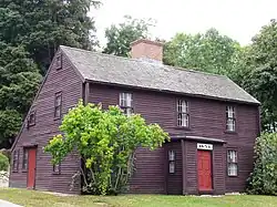 Macy-Colby House&nbsp;(en), construite vers  1651 à Amesbury (Massachusetts).