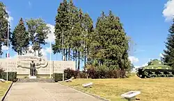 Monument commémoratif de la bataille de Dompaire-Lamerey et le char exposé.