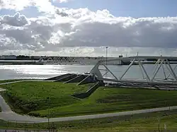 Le Maeslandkering, ses portes mobiles ouvertes.