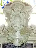 Détail du même monument - armoiries.