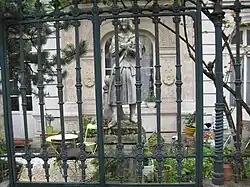 Petit jardin privatif.