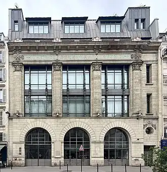 No&nbsp;85-87 : magasin Aux Classes Laborieuses, puis Lévitan.