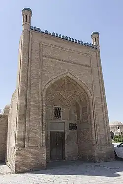 Portail est du XXe&nbsp;siècle.