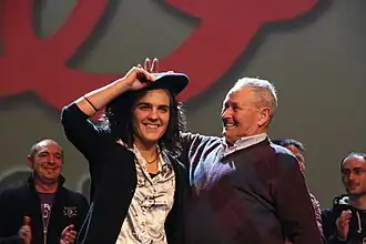 Maialen Lujanbio revêtant la txapela de championne en 2009