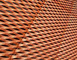 Métal déployé mis en œuvre en façade et en surtoiture