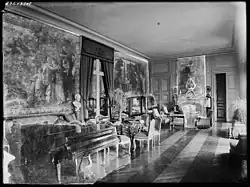 Le salon de musique.