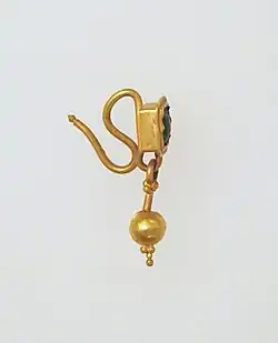 Boucle d'oreille en crochet en S.