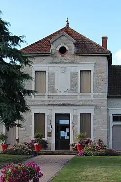 Corps central de la mairie.
