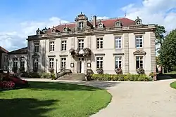 Manoir du XVIIIe&nbsp;siècle, transformé en Mairie.