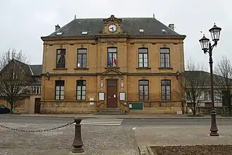 La mairie de Donchery.