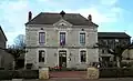 Mairie : façade vue de la route.