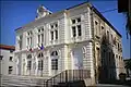 Vue sur la mairie.