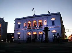 L'hôtel de ville illuminé lors des Lumières de Laval en 2007.