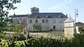 La mairie et l'église, vues de la fontaine