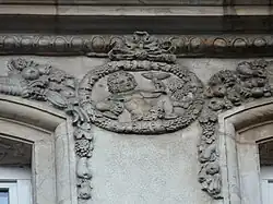 Médaillon sommital représentant Bacchus.