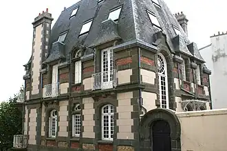 De style Art nouveau, la maison Crosnier est typiquement polylithique.