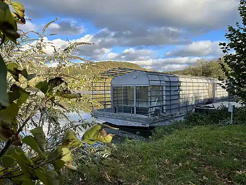 Maison Flottante amarrée à Poses en Normandie.