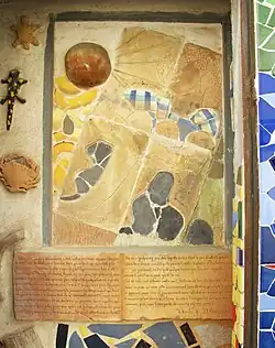 Extrait de Émile ou De l'éducation, de Jean-Jacques Rousseau, gravé sur un mur rue du Bec-de-Lièvre