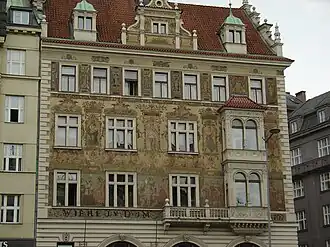 La maison Wiehl, nommée d'après son architecte Antonín Wiehl, est un bel édifice néo-Renaissance de cinq étages achevé en 1896. Mikoláš Aleš dessina une partie de sa décoration Art nouveau.