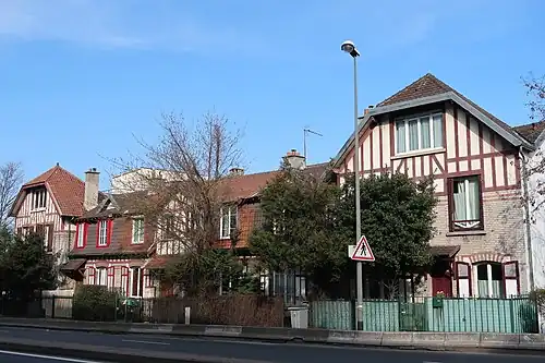 Maisons de style néo-normand à Suresnes dans les Hauts-de-Seine.