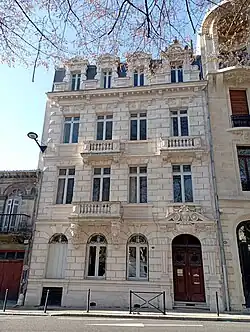 Hôtel construit dans le style néo-Renaissance allemande tardive à Bordeaux.