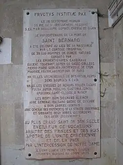 Plaque du 8e&nbsp;centenaire de la naissance de Saint Bernard.