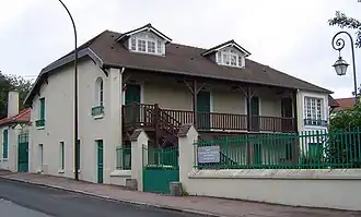 La maison natale (à Antony) de Louise de Vilmorin, officiellement née à Verrières-le-Buisson.