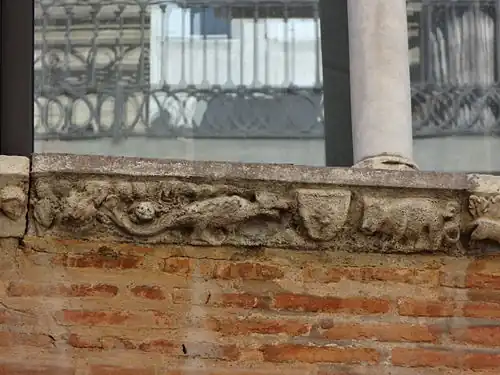 no&nbsp;15 : détail du second bandeau (monstre hybride et sanglier).