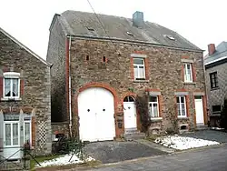 Maison typique : encadrements de briques et joints roses