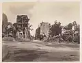 Maisons détruites à la porte d'Auteuil, Paris, mai 1871. Épreuve à l'albumine argentique à partir d'un négatif sur verre.