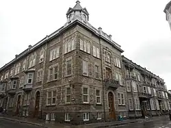 Les maisons en rangée bâties en 1899 sur le site