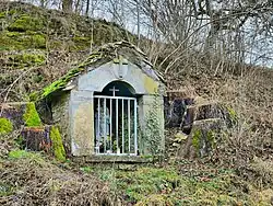 L'oratoire de la vierge à l'enfant, route de Lizine.