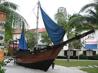 Réplique d'un Pinisi, type de bateau sur lequel beaucoup de Bugis sont arrivés à Singapour