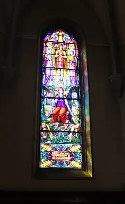 Vitrail de l'apparition de Saint Michel à Jeanne d'Arc.