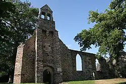 Chapelle de la Madeleine : façade sud.